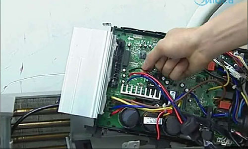 东辽美的空调电话是多少